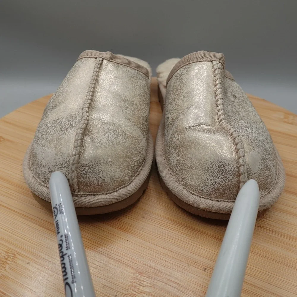 UGG Kids 1 Slippers Gold Metallic Sheepskin Lined Slip On Mules 1139810K Flaw